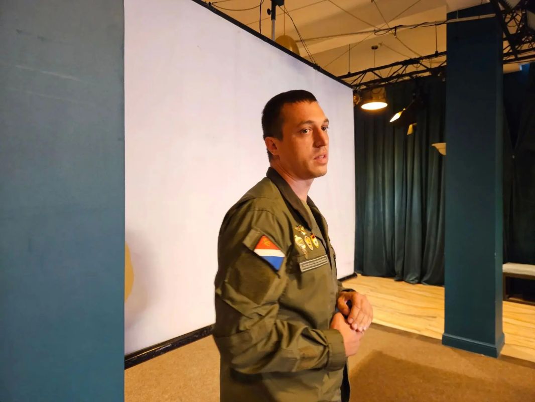 В Театре кукол почтили память павших В Театре кукол почтили память павших