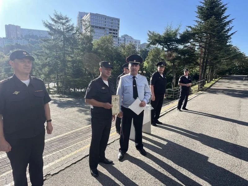 В Приморье полицейским, обеспечившим безопасность при проведении Восточного экономического форума, вручили благодарственные письма В Приморье полицейским, обеспечившим безопасность при проведении Восточного экономического форума, вручили благодарственные письма