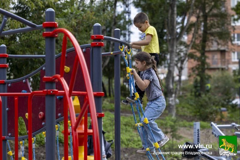 Благоустроенная аллея на Кирова, 5-9 радует жителей и гостей Владивостока Благоустроенная аллея на Кирова, 5-9 радует жителей и гостей Владивостока