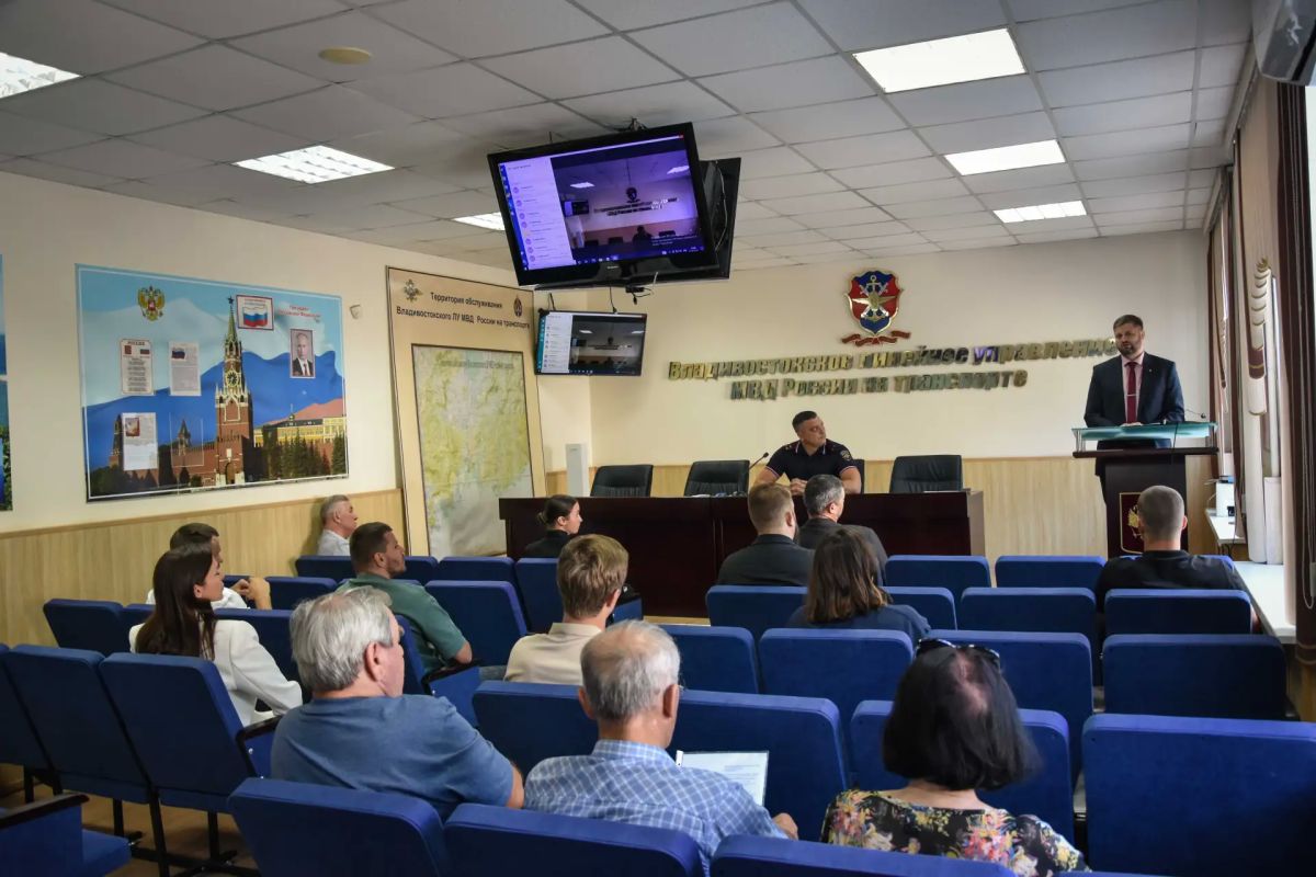 Во Владивостокском ЛУ МВД России на транспорте приступил к работе новый состав Общественного совета Во Владивостокском ЛУ МВД России на транспорте приступил к работе новый состав Общественного совета