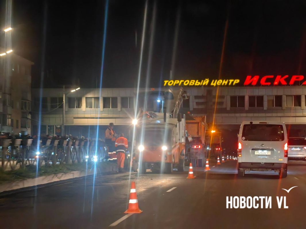 В районе Столетия ремонтируют дорогу, работы заняли левую полосу по направлению в сторону Зари В районе Столетия ремонтируют дорогу, работы заняли левую полосу по направлению в сторону Зари