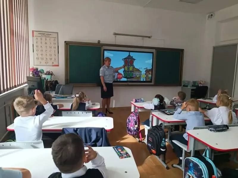 Полиция на страже детства. В Дальнереченске Приморского края сотрудники Госавтоинспекции провели уроки дорожной грамотности Полиция на страже детства. В Дальнереченске Приморского края сотрудники Госавтоинспекции провели уроки дорожной грамотности