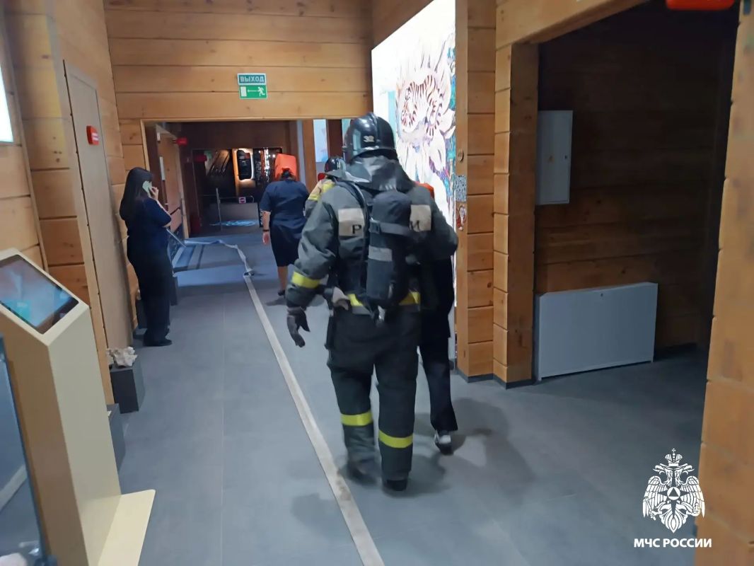 Огнеборцы МЧС России отработали спасение людей на условном пожаре в музее Уссурийской тайги Огнеборцы МЧС России отработали спасение людей на условном пожаре в музее Уссурийской тайги