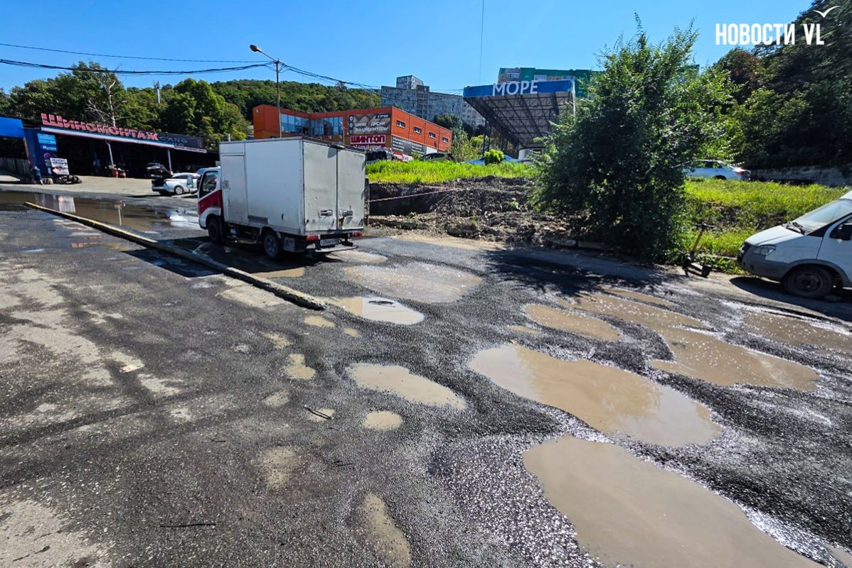 Участок дороги возле Рудневского моста продолжает затапливать