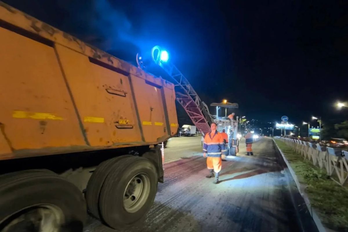 Более 7 400 квадратных метров старого асфальта сняли на дорогах Владивостока Более 7 400 квадратных метров старого асфальта сняли на дорогах Владивостока