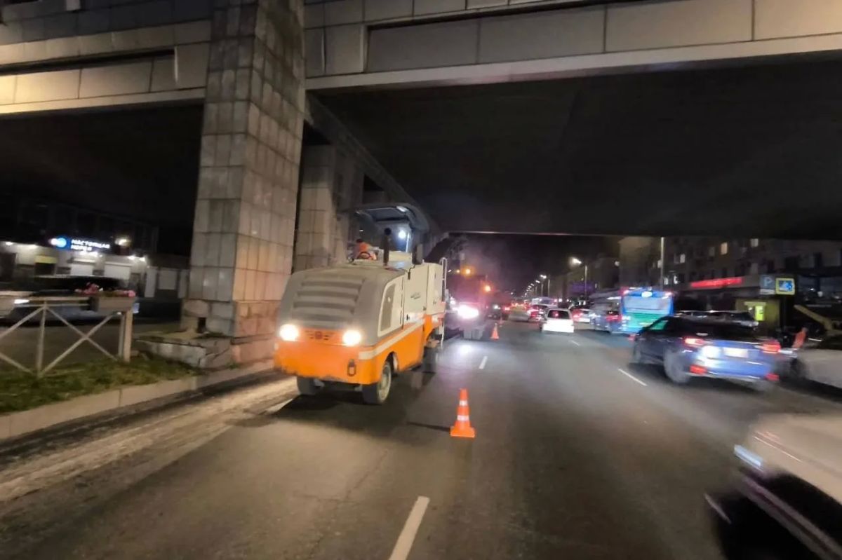 Более 7 400 квадратных метров старого асфальта сняли на дорогах Владивостока Более 7 400 квадратных метров старого асфальта сняли на дорогах Владивостока