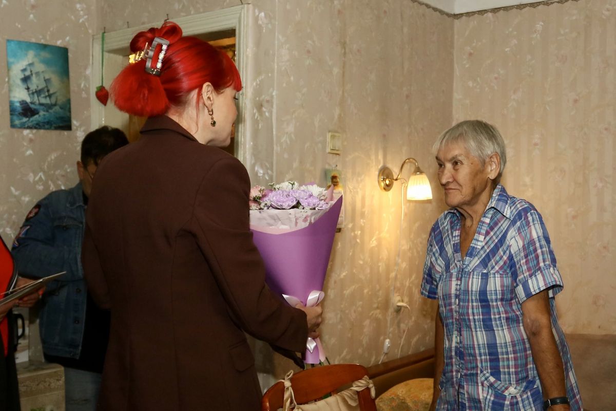 В Находке поздравили жительницу блокадного Ленинграда Татьяну Худякову В Находке поздравили жительницу блокадного Ленинграда Татьяну Худякову