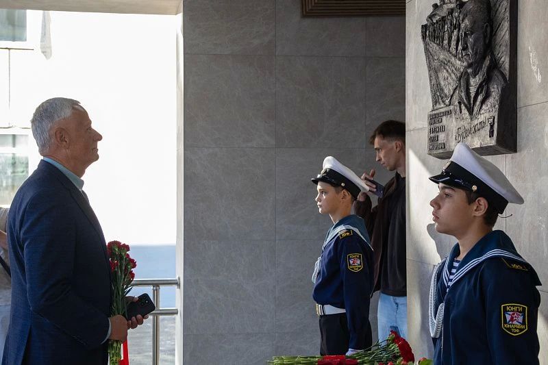 «Папа тут». Имя Героя России Сергея Ефремова присвоено школе № 74 во Владивостоке «Папа тут». Имя Героя России Сергея Ефремова присвоено школе № 74 во Владивостоке