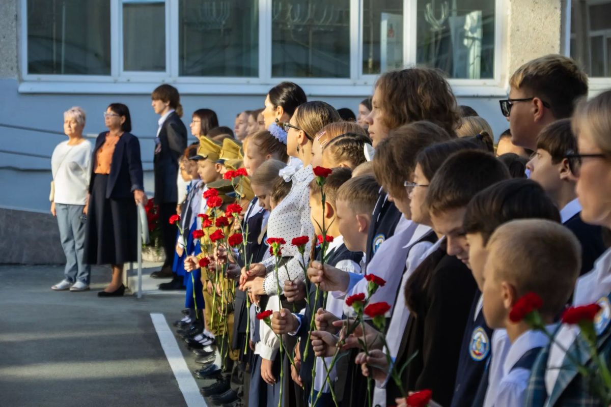 «Папа тут». Имя Героя России Сергея Ефремова присвоено школе № 74 во Владивостоке «Папа тут». Имя Героя России Сергея Ефремова присвоено школе № 74 во Владивостоке