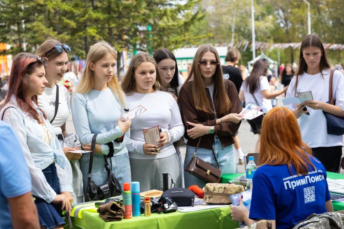 Тепло, радость и единство. В Спасске-Дальнем весело погуляли на семейном пикнике «Любимые рядом» В программе были мастер-классы, яркие фотозоны, творческие площадки и душевный концерт Тепло, радость и единство. В Спасске-Дальнем весело погуляли на семейном пикнике «Любимые рядом» В программе были мастер-классы, яркие фотозоны, творческие площадки и душевный концерт