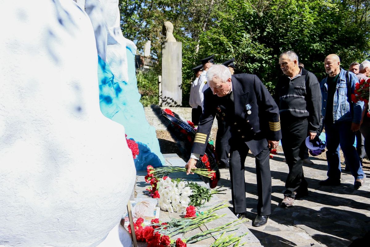 В Находке почтили память моряков танкера «Баскунчак» В Находке почтили память моряков танкера «Баскунчак»