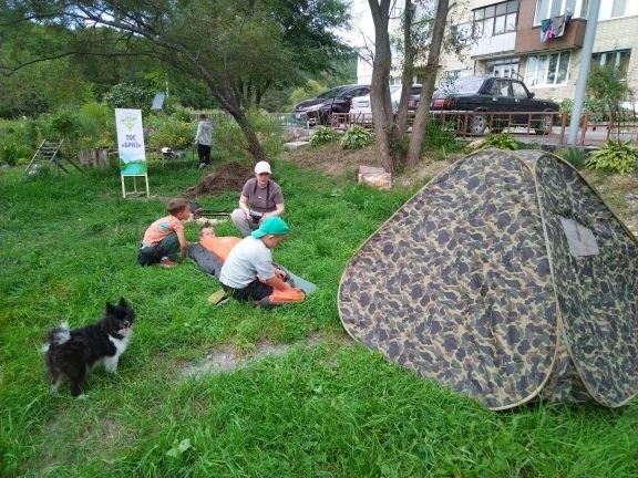 Во дворе ТОС «БРИЗ» в Находке прошел настоящий туристический слет для детей