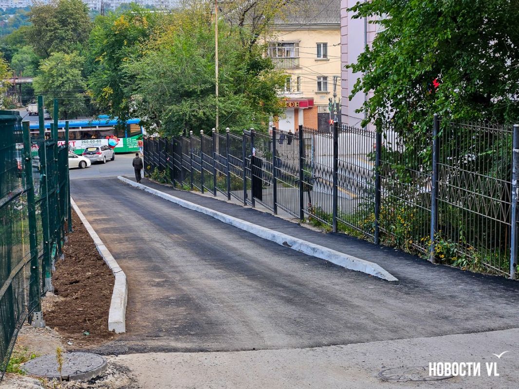 Дорогу рядом с лицеем на Борисенко восстановили после ремонта на теплосетях Дорогу рядом с лицеем на Борисенко восстановили после ремонта на теплосетях