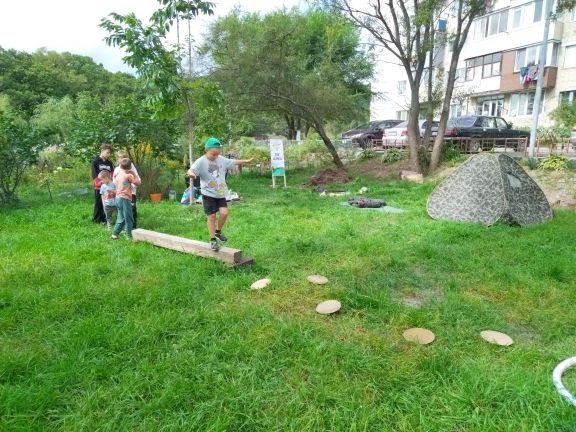 Во дворе ТОС «БРИЗ» в Находке прошел настоящий туристический слет для детей Во дворе ТОС «БРИЗ» в Находке прошел настоящий туристический слет для детей