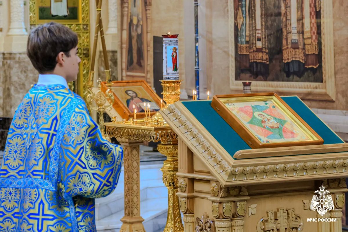 Защита от огня: 17 сентября спасатели Приморья почтили икону Божией Матери Защита от огня: 17 сентября спасатели Приморья почтили икону Божией Матери