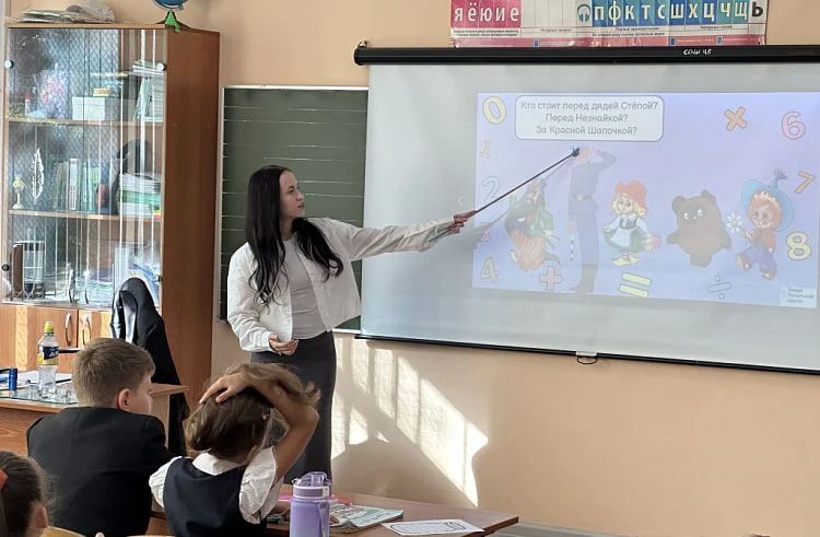 Педагогические династии: молодые учителя приходят в школы Приморья