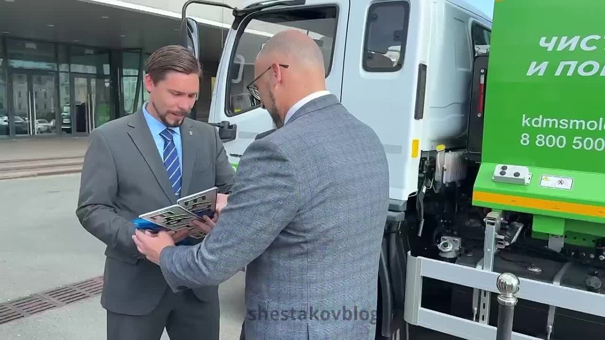 Константин Шестаков: Губернатор Приморского края Олег Кожемяко и министр ЖКХ региона Алексей Першин передали Владивостоку две новые единицы специализированной техники