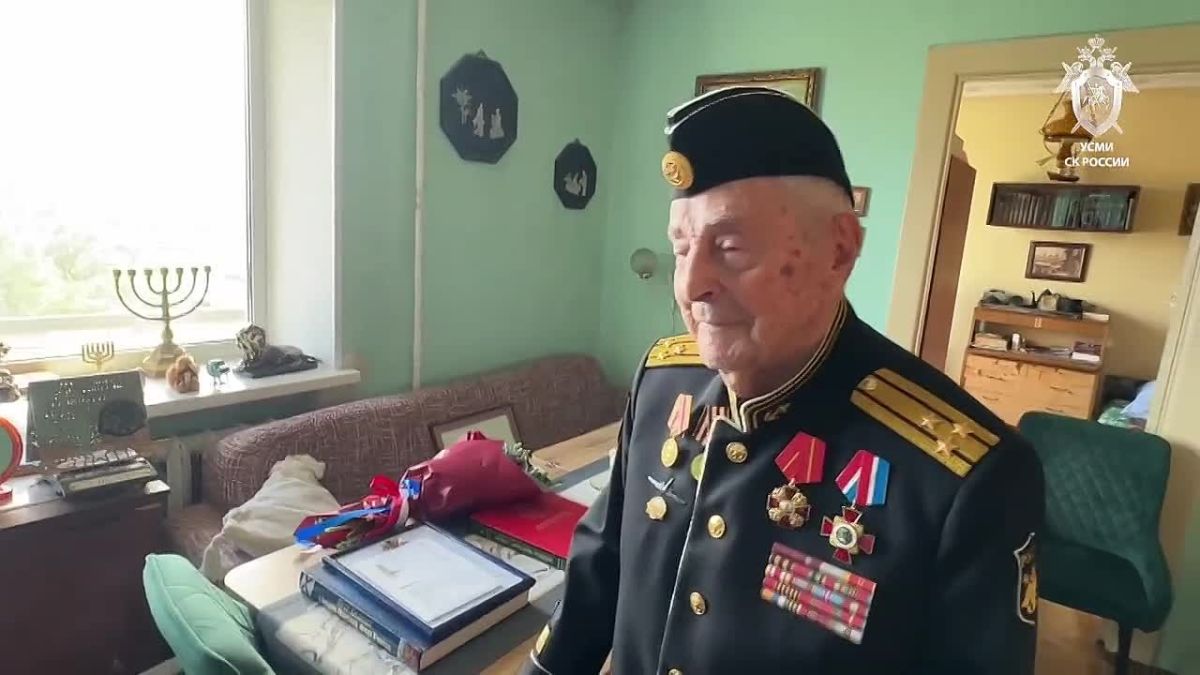 В Приморском крае сотрудники СК России и кадеты поздравили ветерана Великой Отечественной войны со 103-летием