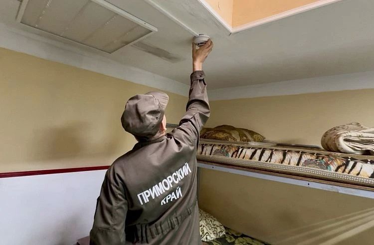 К холодам в Приморье усиливают работу по установке дымовых датчиков