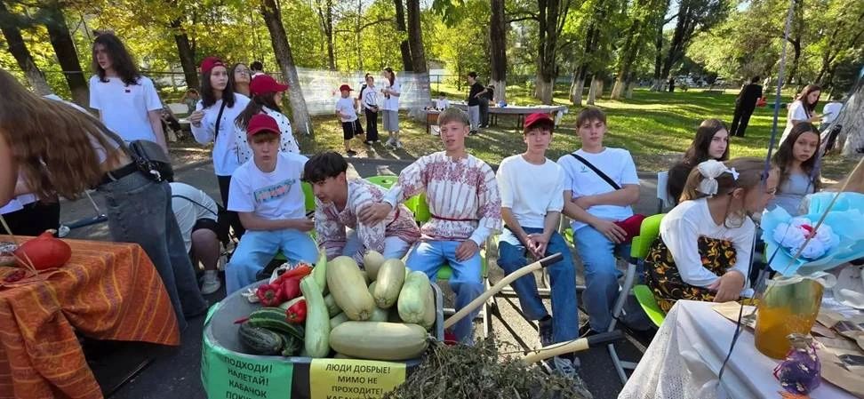 Благотворительная ярмарка в школе №1 Арсеньева помогла собрать средства для бойцов Благотворительная ярмарка в школе №1 Арсеньева помогла собрать средства для бойцов