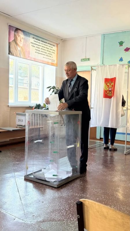 В единый день голосования на выборах депутатов Государственной Думы Российской Федерации и Законодательного Собрания супруги Коротич Александр Иванович и Людмила Николаевна пришли на избирательный участок как всегда вместе В единый день голосования на выборах депутатов Государственной Думы Российской Федерации и Законодательного Собрания супруги Коротич Александр Иванович и Людмила Николаевна пришли на избирательный участок как всегда вместе