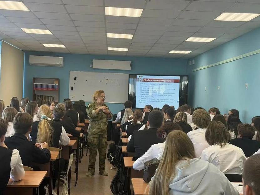 Девятиклассники Губернаторского лицея начали курс практической безопасности в «Авангарде» Девятиклассники Губернаторского лицея начали курс практической безопасности в «Авангарде»