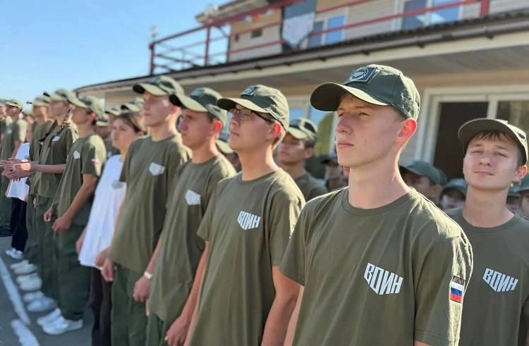 В краевом детском центре «Юнга» открылась профильная смена «Время юных героев»