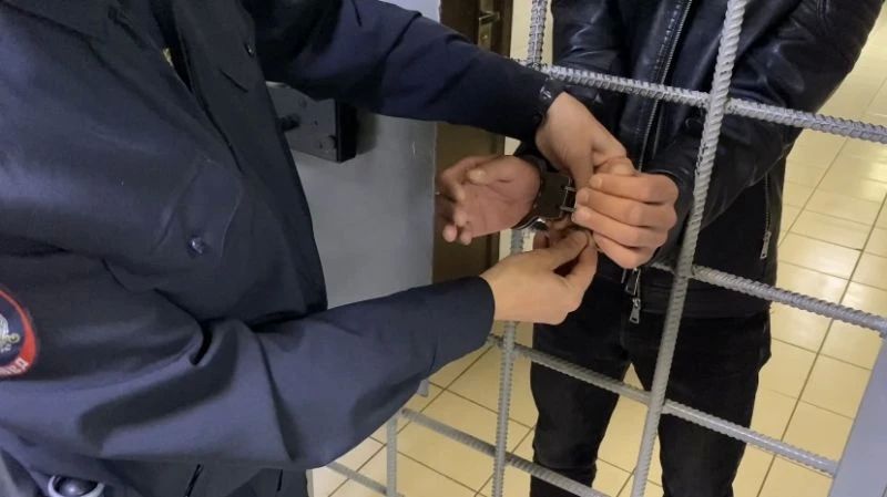 В Артеме Приморского края полицейские задержали автоугонщика, скрывавшегося от суда и находившегося в федеральном розыске