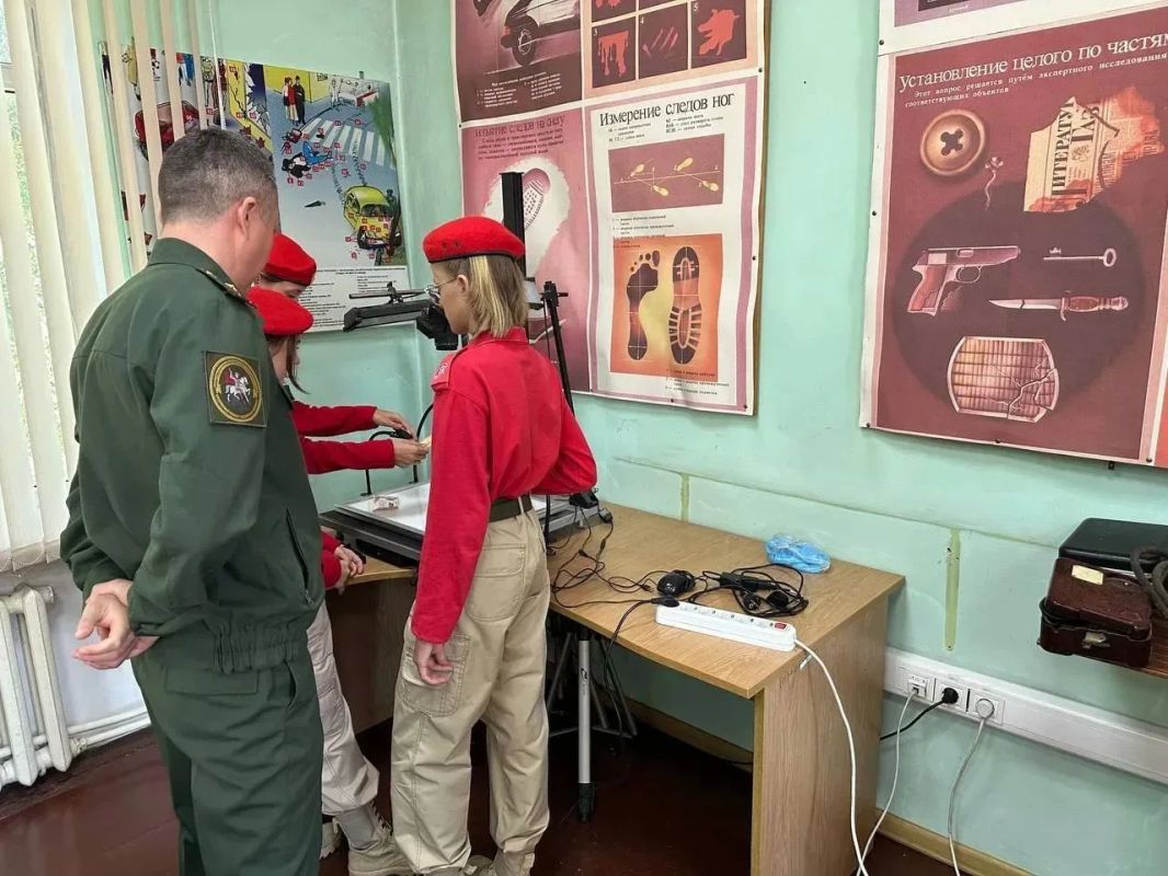 В Уссурийске военные следователи провели профориентационное занятие с юнармейцами В Уссурийске военные следователи провели профориентационное занятие с юнармейцами