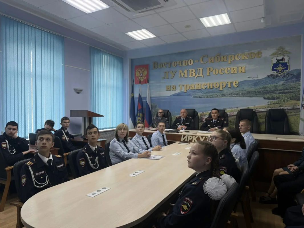 Встреча с молодыми сотрудниками, выпускниками ведомственных вузов прошла в Восточно-Сибирском ЛУ МВД России на транспорте Встреча с молодыми сотрудниками, выпускниками ведомственных вузов прошла в Восточно-Сибирском ЛУ МВД России на транспорте