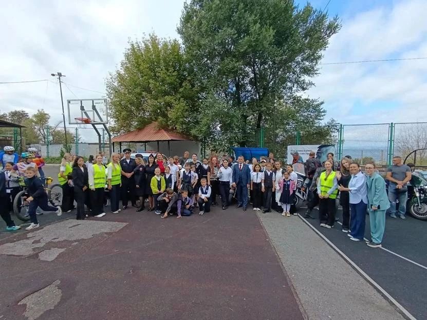 В школе № 52 Владивостока прошёл Единый день безопасности дорожного движения