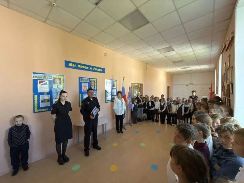 В Чугуевке Приморского края сотрудники Госавтоинспекции провели профилактическую беседу с первоклассниками В Чугуевке Приморского края сотрудники Госавтоинспекции провели профилактическую беседу с первоклассниками