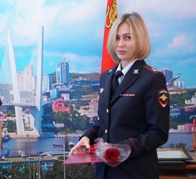 Начальник полиции Управления МВД Приморья Алексей Попов наградил лучших сотрудников информационных подразделений Начальник полиции Управления МВД Приморья Алексей Попов наградил лучших сотрудников информационных подразделений