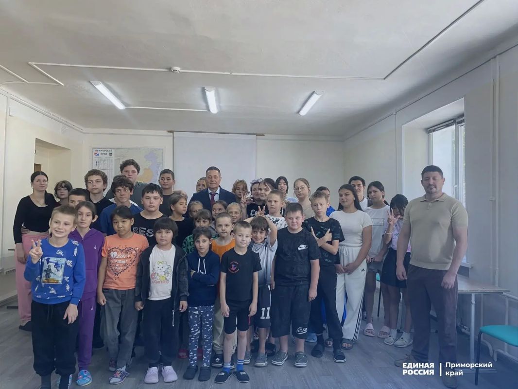 Александр Щербаков поддержал юных пациентов краевого центра