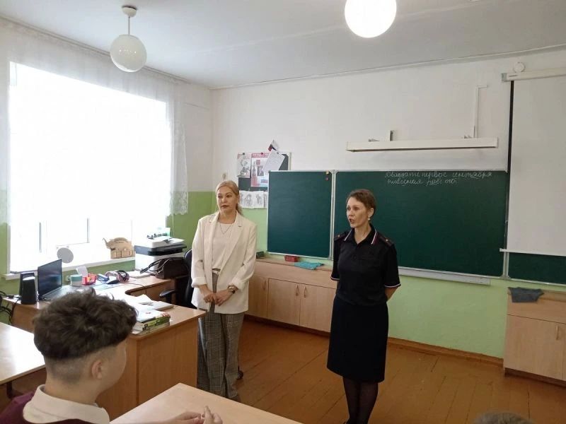 В Хорольском округе Приморья полицейские и члены Общественного совета провели для школьников урок «Разговоры о важном» В Хорольском округе Приморья полицейские и члены Общественного совета провели для школьников урок «Разговоры о важном»