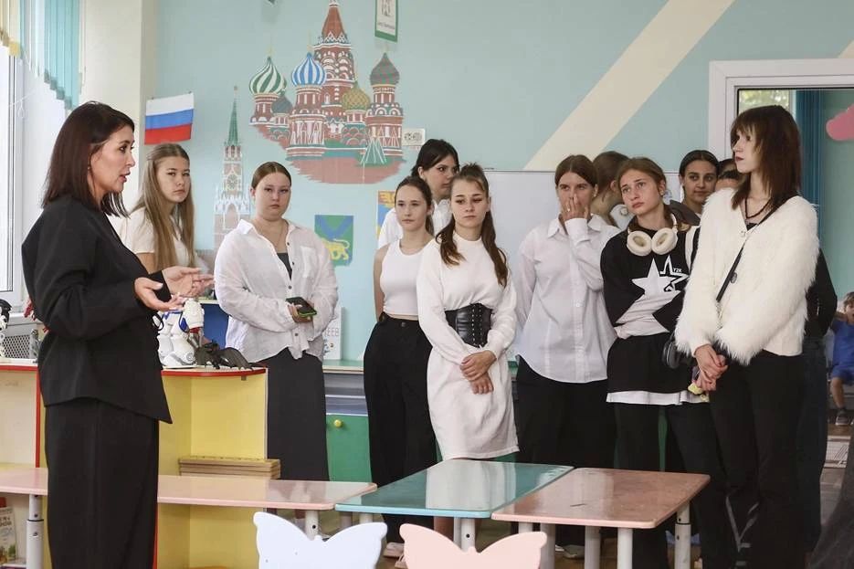 Студенты Находкинского колледжа побывали с экскурсией в детском саду № 58 Студенты Находкинского колледжа побывали с экскурсией в детском саду № 58