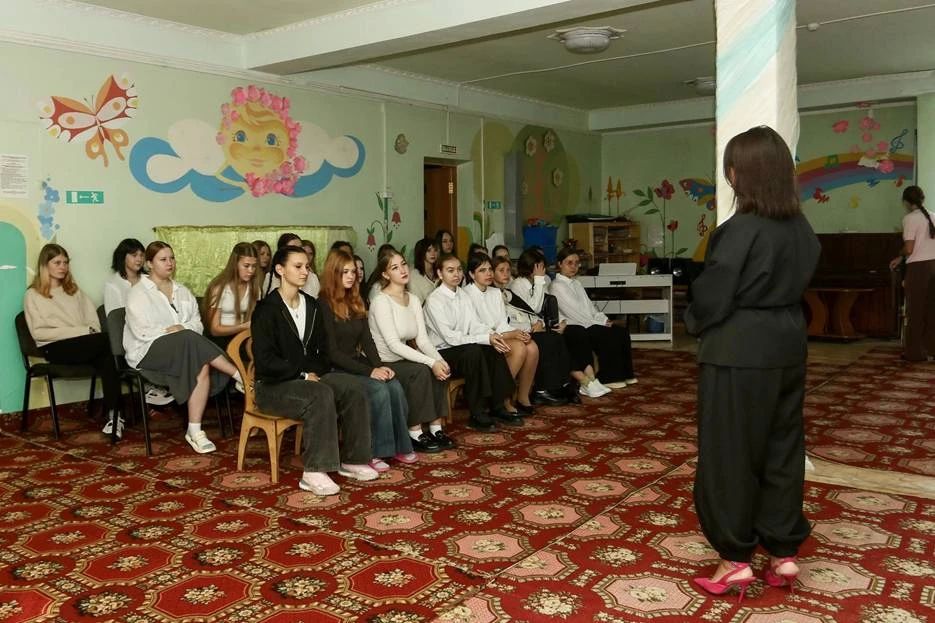 Студенты Находкинского колледжа побывали с экскурсией в детском саду № 58 Студенты Находкинского колледжа побывали с экскурсией в детском саду № 58