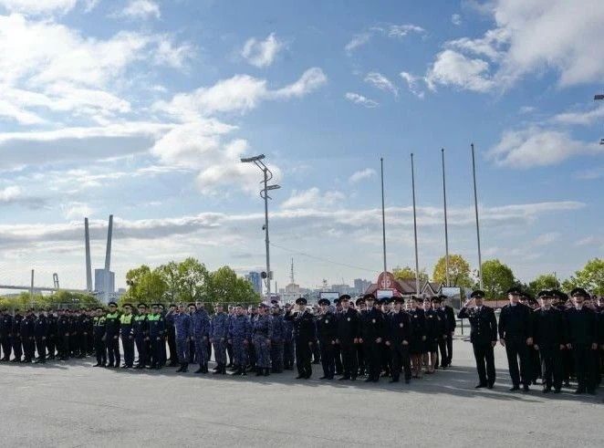 Лучшие сотрудники краевого государственного казенного учреждения «Безопасное Приморье» награждены на общегарнизонном разводе нарядов, заступающих на охрану общественного порядка, прошедшем сегодня на центральной площади... Лучшие сотрудники краевого государственного казенного учреждения «Безопасное Приморье» награждены на общегарнизонном разводе нарядов, заступающих на охрану общественного порядка, прошедшем сегодня на центральной площади...