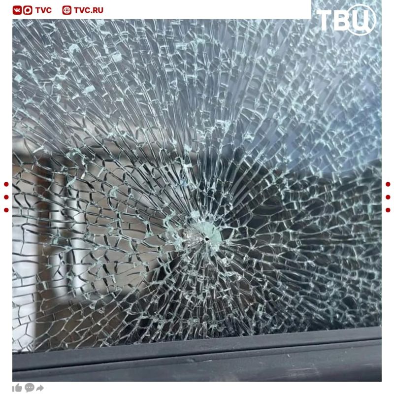 Подросток выстрелил в стекло школьного автобуса в Приморье Подросток выстрелил в стекло школьного автобуса в Приморье