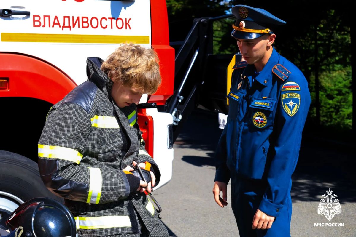 От боевки до оркестра: один день из жизни спасателей глазами школьников От боевки до оркестра: один день из жизни спасателей глазами школьников