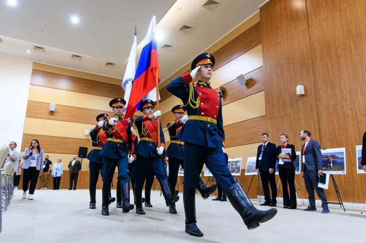 Минвостокразвития России готовит программу для поддержки участников СВО на основе «Гектара» Минвостокразвития России готовит программу для поддержки участников СВО на основе «Гектара»