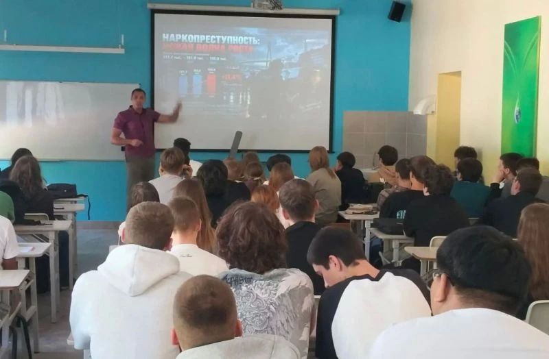 В Артеме Приморского края полицейские и общественники участвуют в акции «Сообщи, где торгуют смертью» В Артеме Приморского края полицейские и общественники участвуют в акции «Сообщи, где торгуют смертью»