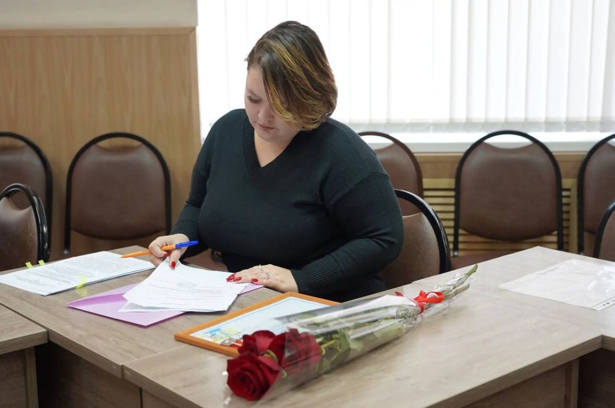 Ещё трое уссурийцев получили ключи от собственного жилья Ещё трое уссурийцев получили ключи от собственного жилья