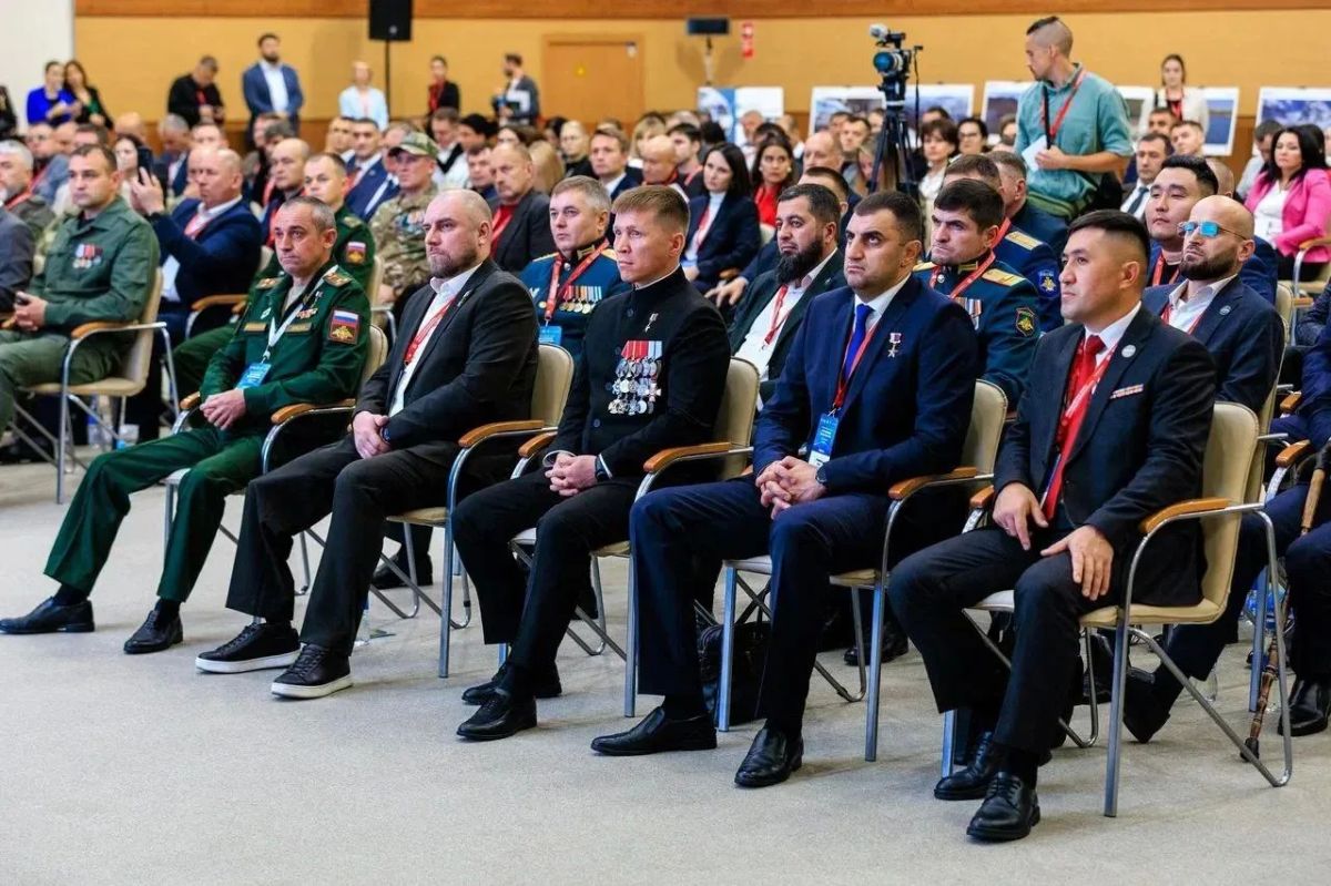 Минвостокразвития России готовит программу для поддержки участников СВО на основе «Гектара» Минвостокразвития России готовит программу для поддержки участников СВО на основе «Гектара»