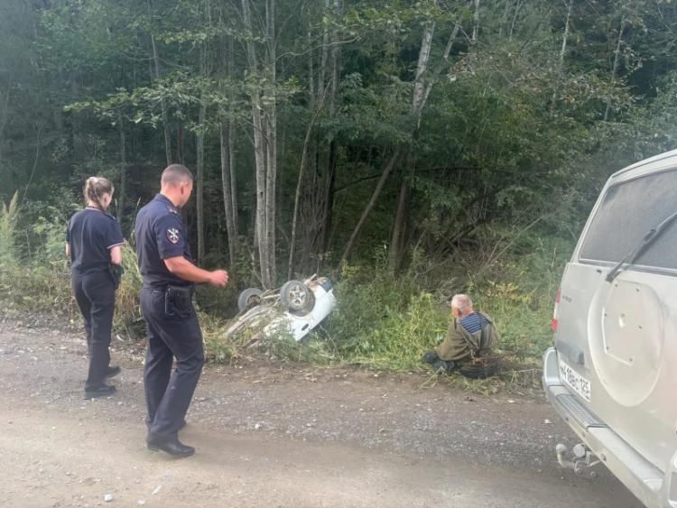 В Приморском крае полицейские пришли на помощь пожилому мужчине, попавшему в дорожно-транспортное происшествие