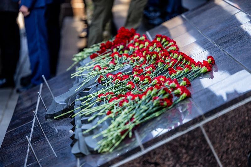Церемония возложения цветов к вечному огню мемориала Боевой Славы ТОФ прошла во Владивостоке Церемония возложения цветов к вечному огню мемориала Боевой Славы ТОФ прошла во Владивостоке