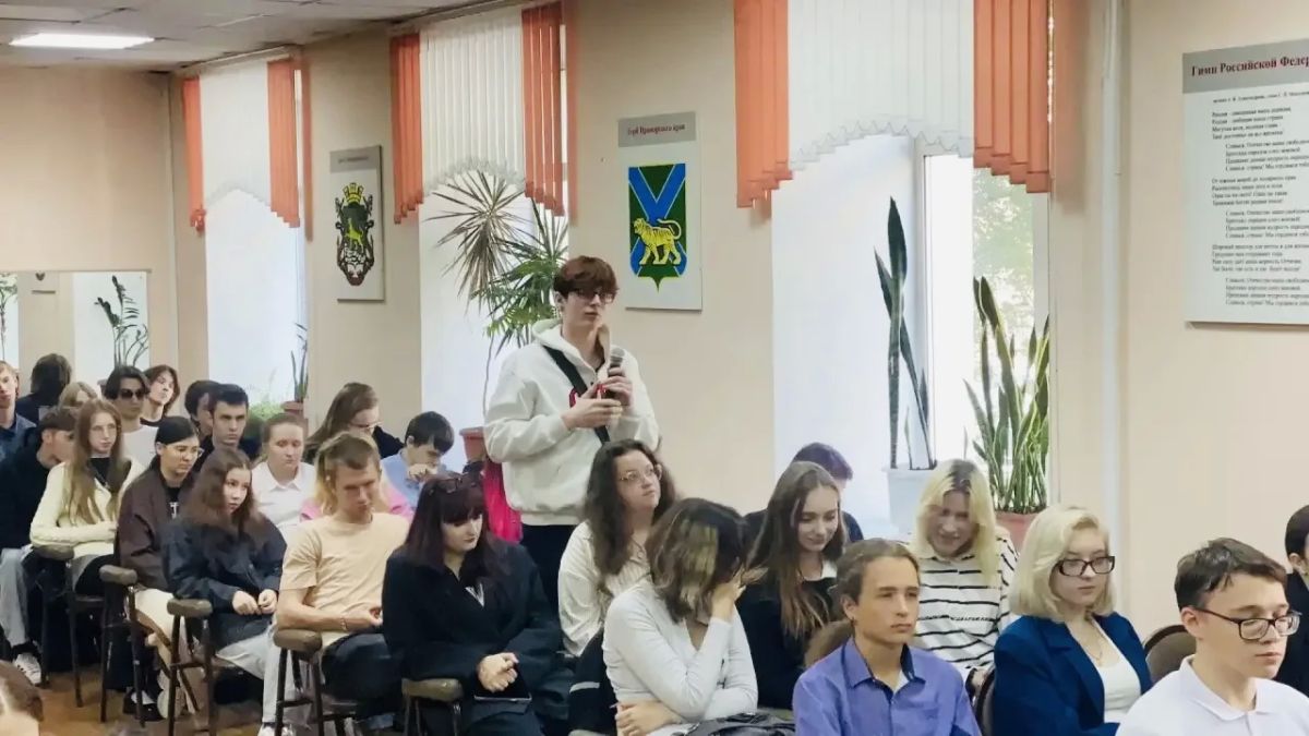 500 студентов колледжей Приморья побывали на Едином уроке мужества с участниками СВО 500 студентов колледжей Приморья побывали на Едином уроке мужества с участниками СВО