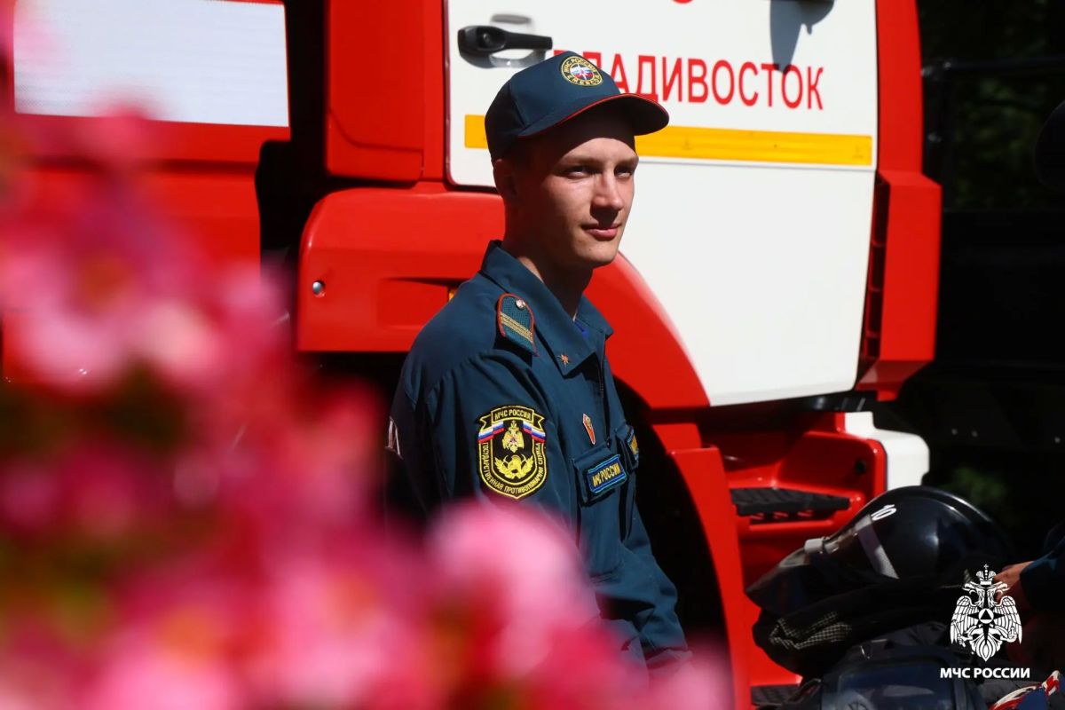 От боевки до оркестра: один день из жизни спасателей глазами школьников От боевки до оркестра: один день из жизни спасателей глазами школьников