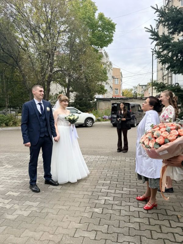 Совет да любовь: в Уссурийске две пары медиков скорой сыграли свадьбы Совет да любовь: в Уссурийске две пары медиков скорой сыграли свадьбы