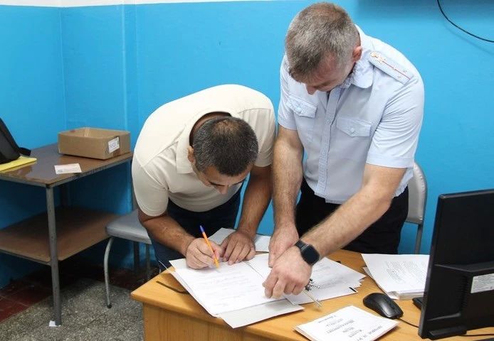 Приморская полиция депортировала иностранца с фальшивым водительским удостоверением Приморская полиция депортировала иностранца с фальшивым водительским удостоверением